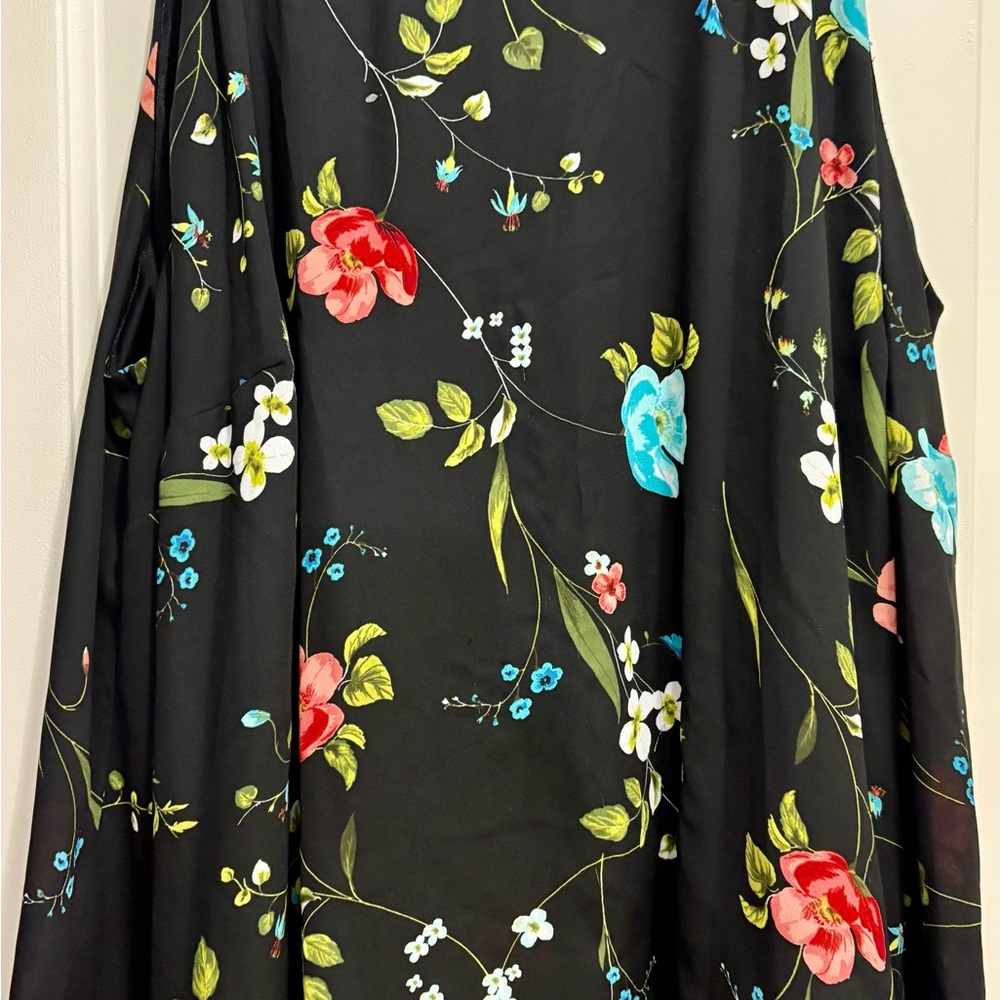 Floral Black Sleeveless Top - Picture 2 of 6